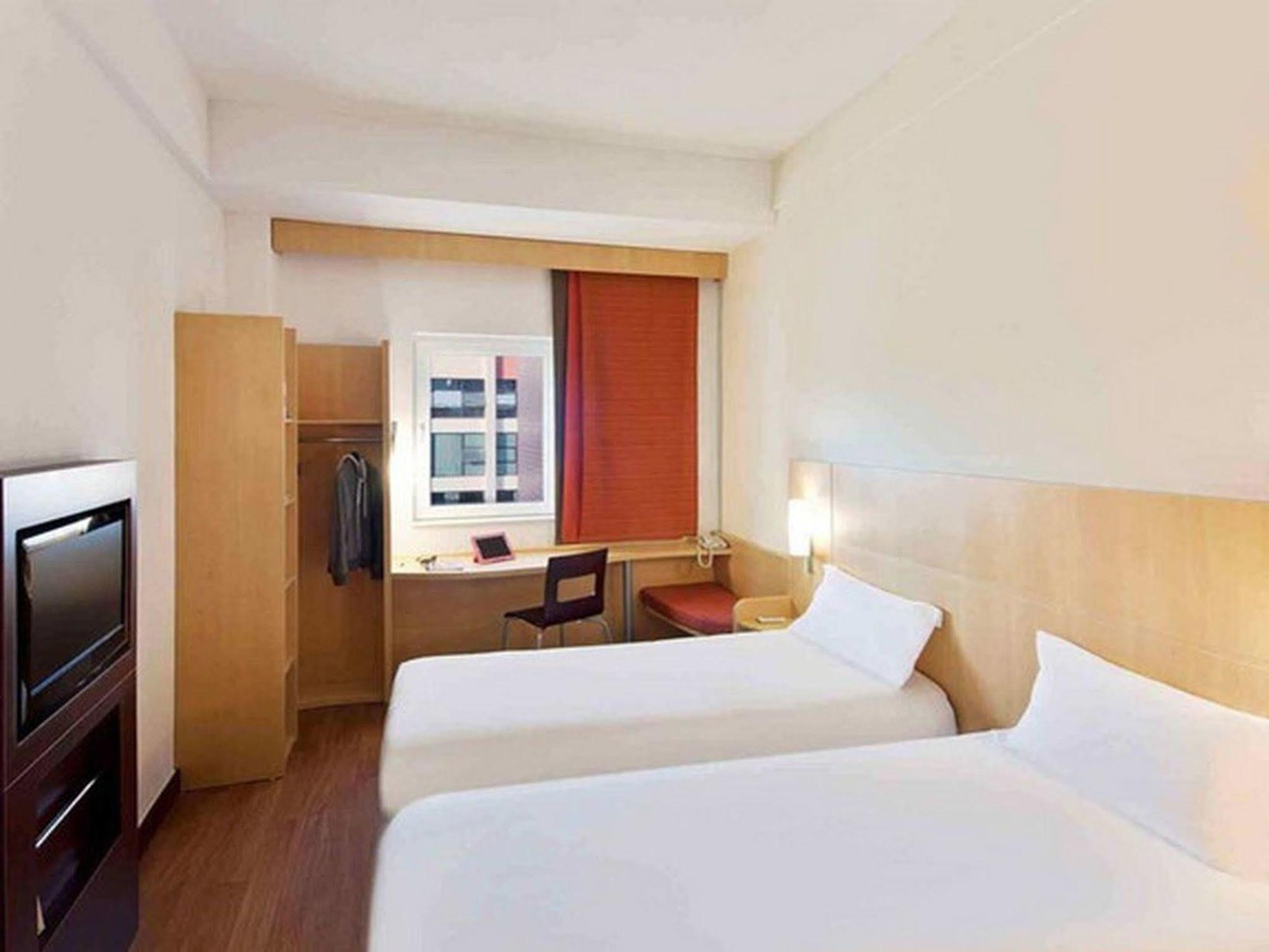 Ibis Ningbo Qianhu Plaza Hotel מראה חיצוני תמונה