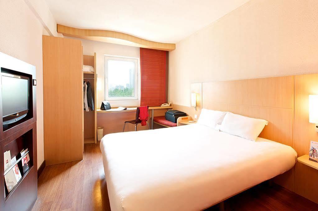 Ibis Ningbo Qianhu Plaza Hotel מראה חיצוני תמונה