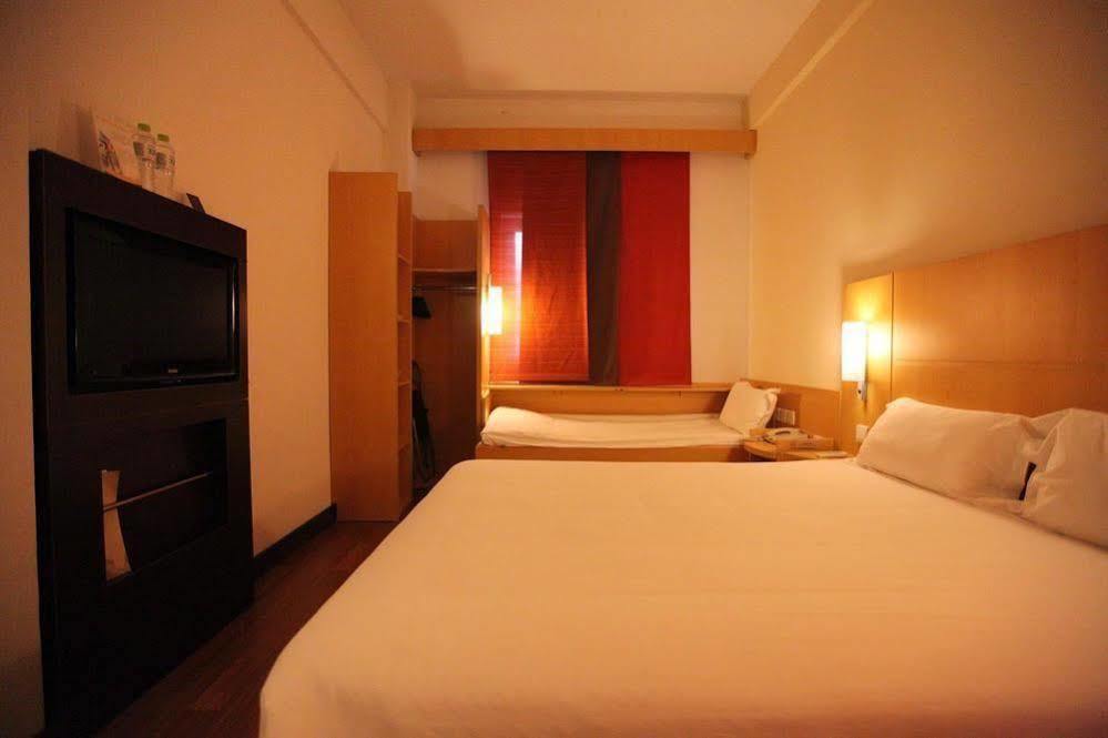 Ibis Ningbo Qianhu Plaza Hotel מראה חיצוני תמונה